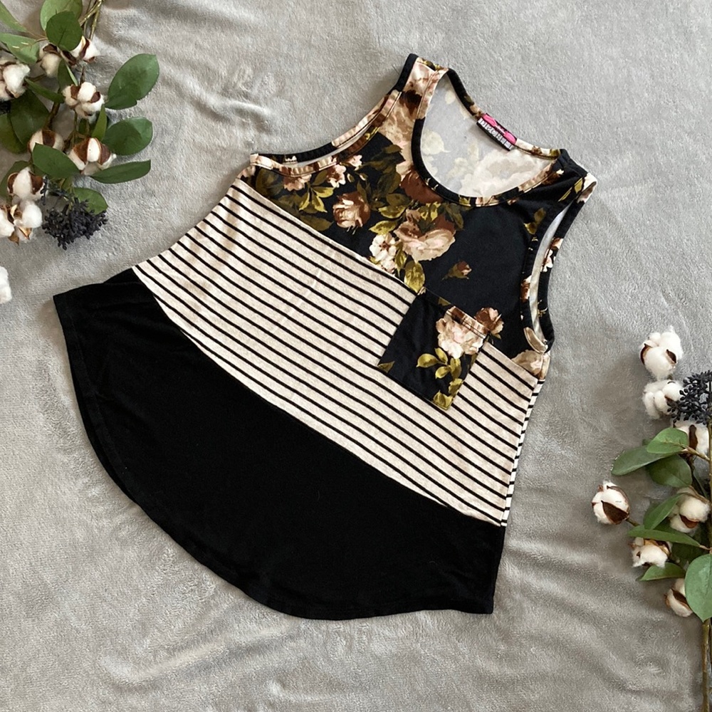 Discreet brand womens size S flowy tank